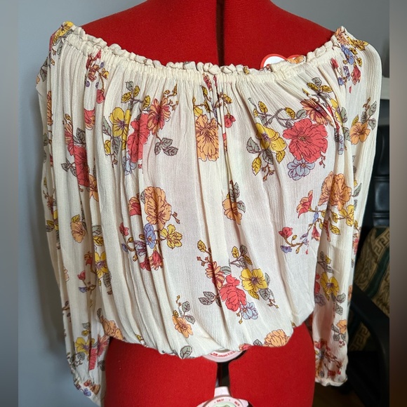 Forever21 off-the-shoulder floral top size M - Picture 2 of 5